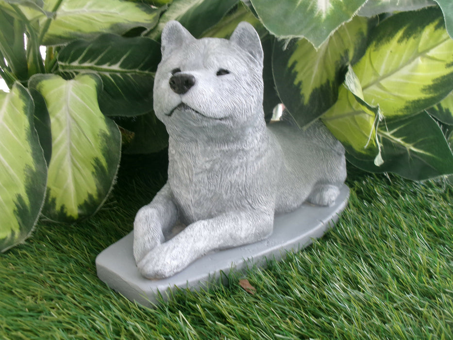Akita Concrete Dog 4-1/2 x 10-1/2 x 6-3/4" High