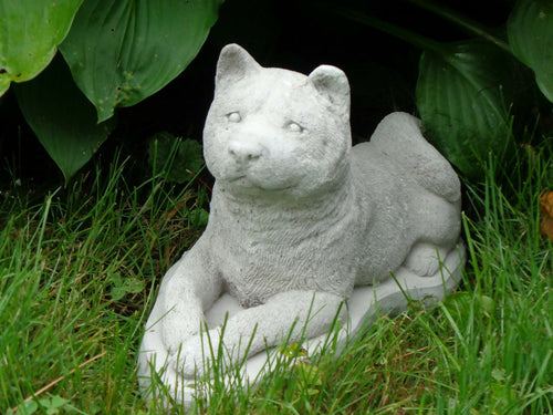 Akita Concrete Dog 4-1/2 x 10-1/2 x 6-3/4" High