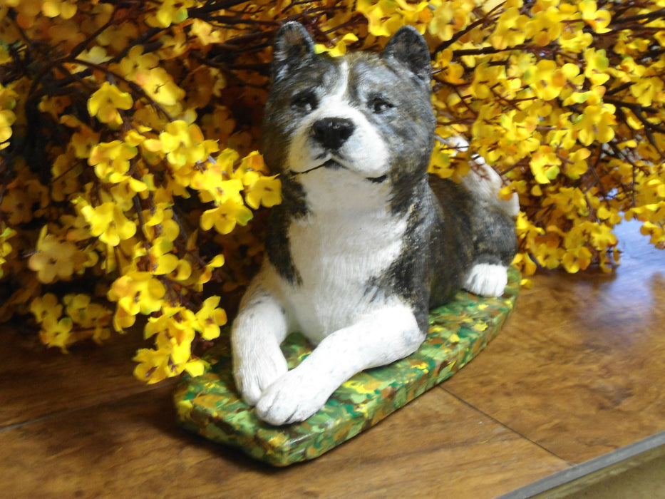 Akita Concrete Dog 4-1/2 x 10-1/2 x 6-3/4" High