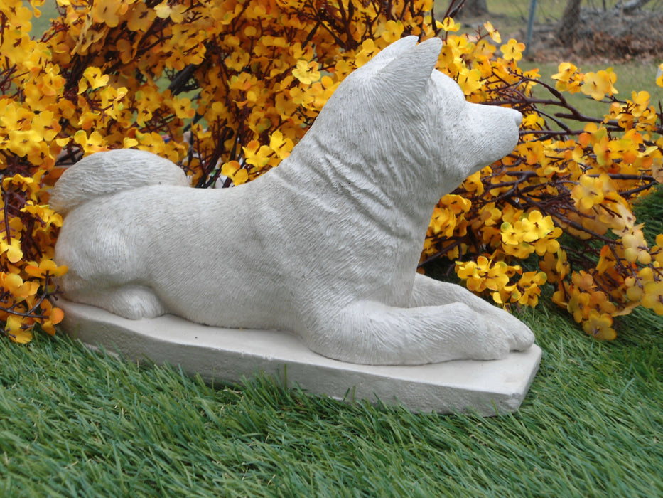 Akita Concrete Dog 4-1/2 x 10-1/2 x 6-3/4" High