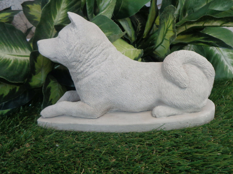 Akita Concrete Dog 4-1/2 x 10-1/2 x 6-3/4" High